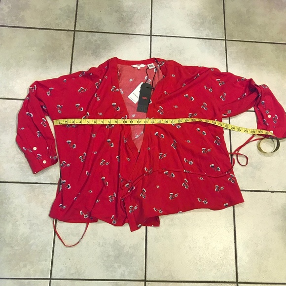 NWT Levi’s red floral viscose wrap top - Picture 12 of 16